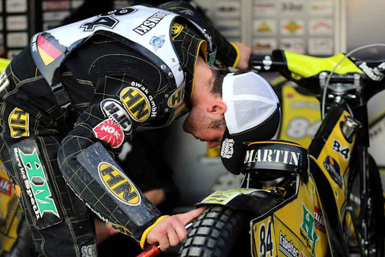 Martin Smolinski steht als Dritter von Abensberg im Race-off