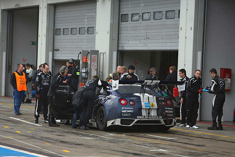Runden das Nissan Aufgebot ab: Schulze Motorsport