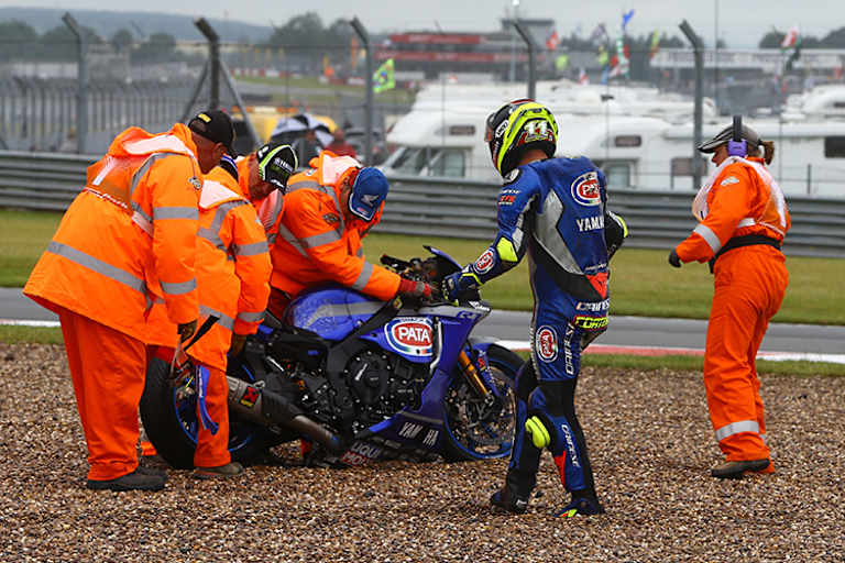 Anfang Juli 2019: Sandro Cortese verletzte sich in Donington an der Schulter