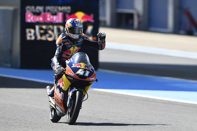 2016 kämpft der 20-Jährige aus dem Team Red Bull KTM Ajo um den Moto3-Titel