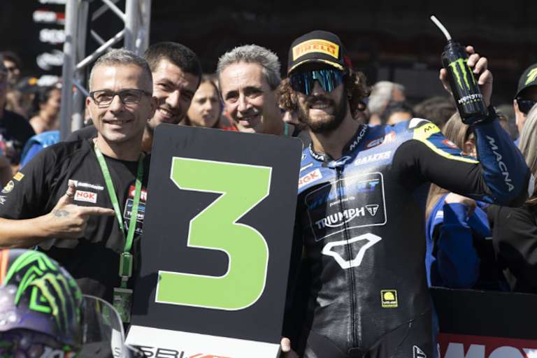 Stefan Manzi (re.) freute sich über den dritten Podestplatz