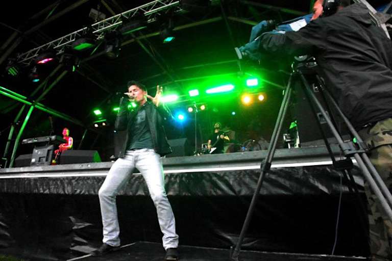 Auch als Frontmann macht James Toseland eine gute Figur