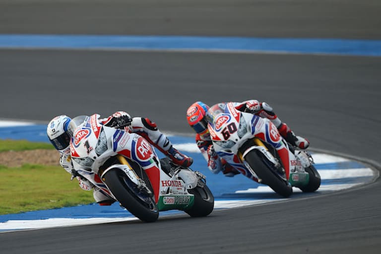 Sylvain Guintoli (1) wurde rundenlang von Michael van der Mark beschattet