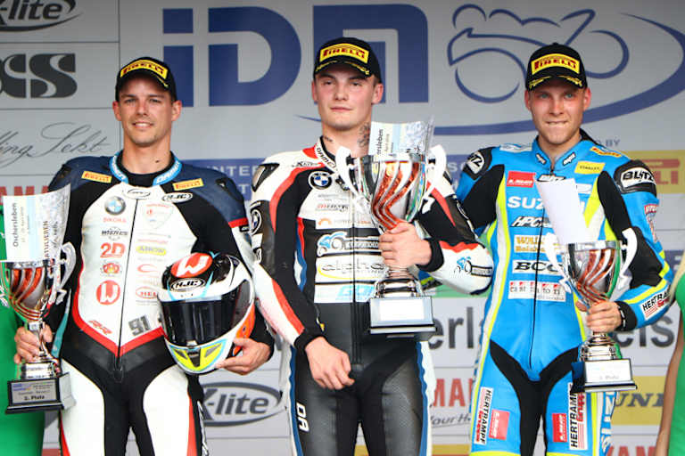 Erstmals in der IDM Superbike auf dem Podest: Suzuki-Pilot Dominic Schmitter (re.)