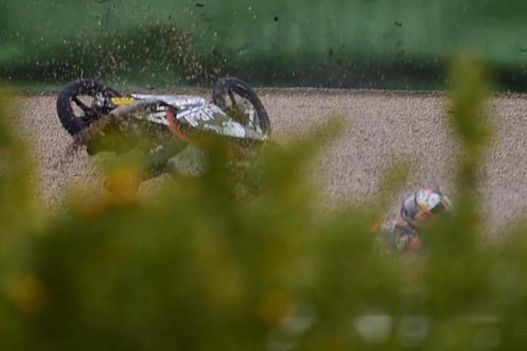 Auch Brad Binder landete im Kies