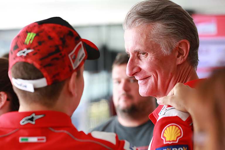 Ducati-Sportdirektor Paolo Ciabatti (re.)