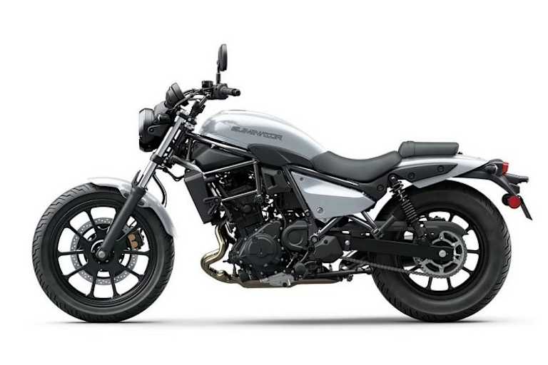 Basismodell der Kawasaki Eliminator 400 ohne Scheinwerfermaske und Gabelschützern