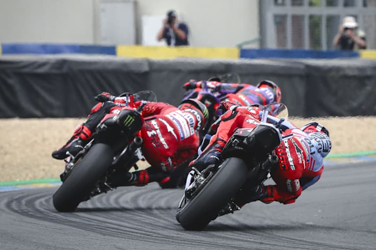 Marc Marquez am Hinterrad von Pecco Bagnaia