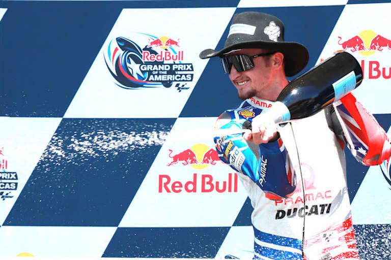 Damit rückt der Pramac-Ducati-Pilot bis auf einen Punkt an Ducati-Werksfahrer Danilo Petrucci heran