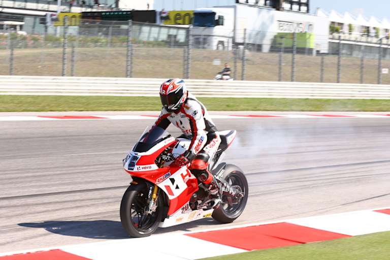 Aaron Yates gab Rauchzeichen