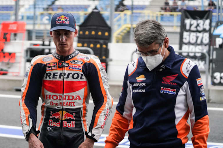 Pol Espargaró mit Crew-Chief Ramon Aurin