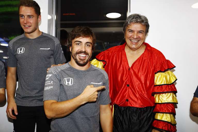 Fernando mit seinem Physio Fabrizio