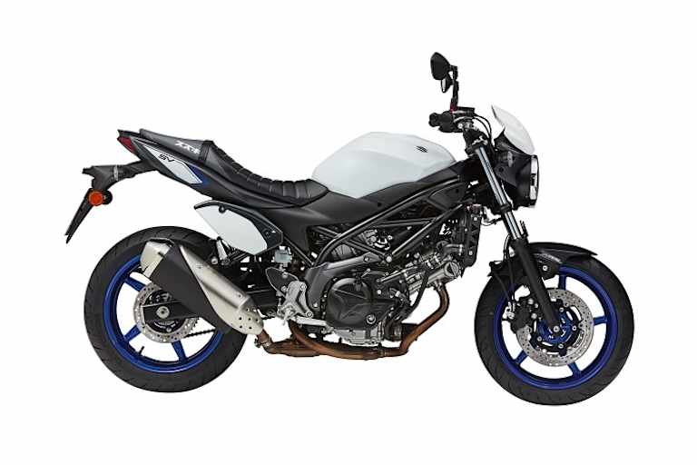 Suzuki SV 650 TwinRacer: Seitliche Startnummerntafel schon dran