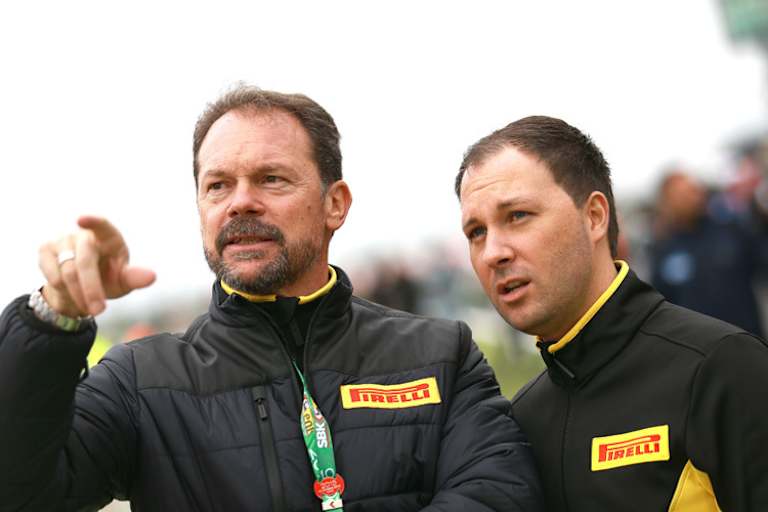 Pirelli-Rennchef Giorgio Barbier (li.) ist in Erklärungsnot