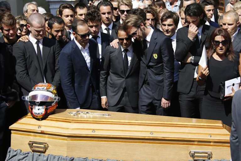 Die Fahrer nehmen Abschied von Jules Bianchi