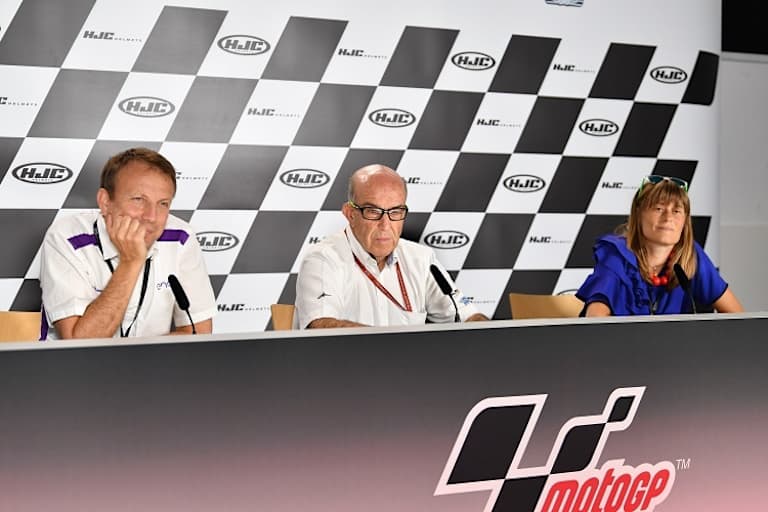 Enel X-CEO Francesco Venturini, Dorna-CEO Carmelo Ezpeleta und Livia Cevolini von Energica