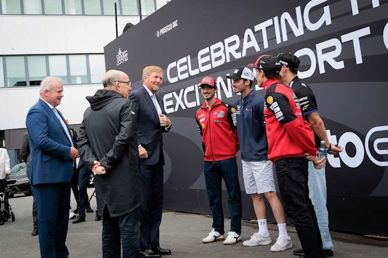 König Willem-Alexander mit Pecco Bagnaia, Joan Mir, Fabio Quartararo und Marc Marquez