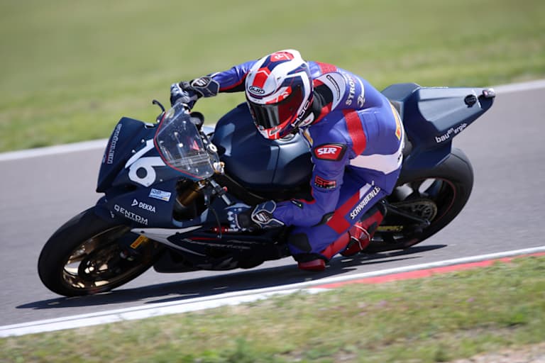 Mit dem Yamaha-Oldie ganz vorne