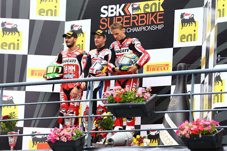 Davide Giugliano (li.) und Chaz Davies (re.) kommen dem ersten Panigale-Sieg näher