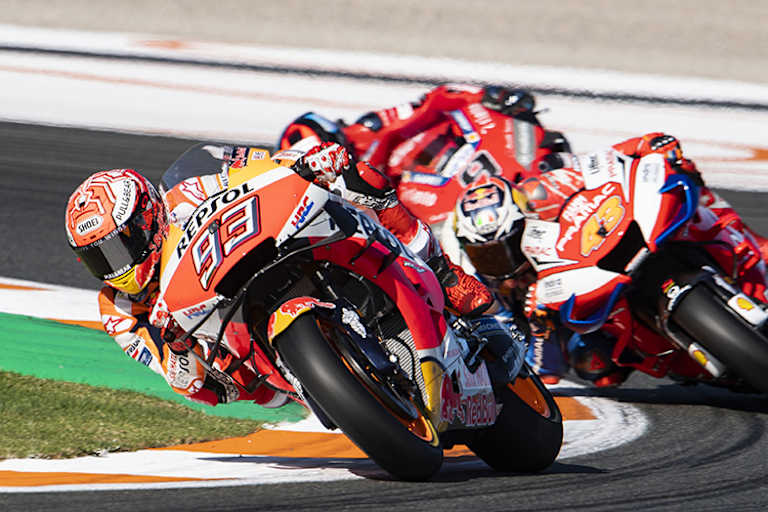 Marc Marquez (vor Jack Miller) gewann sein zwölftes Saisonrennen