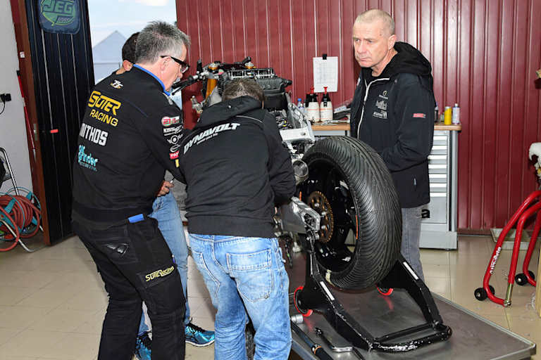 Alfred Willeke (rechts) mit der Suter für 2017