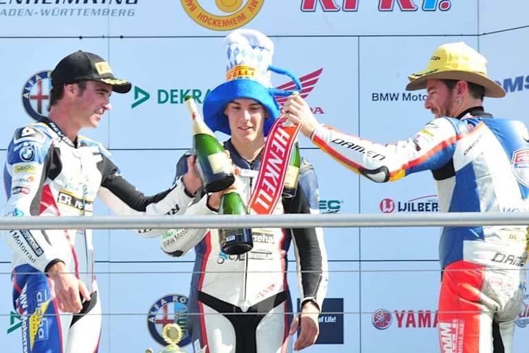 Vos feiert mit Reiterberger und Cudlin (v.li.)