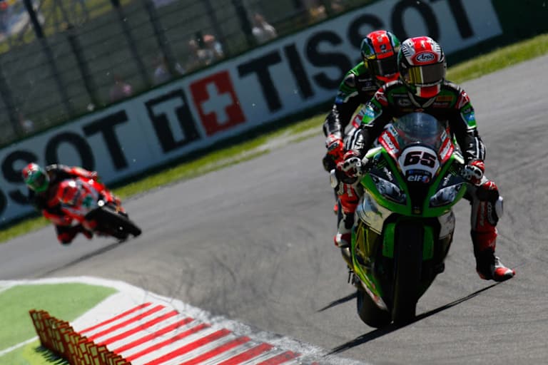 Kawasaki voraus: Jonathan Rea vor Tom Sykes