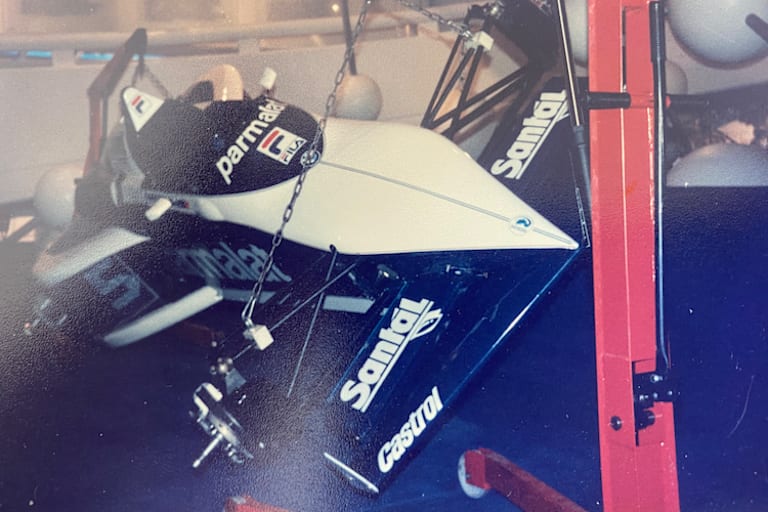 Der Brabham wird Richtung Kino gehievt