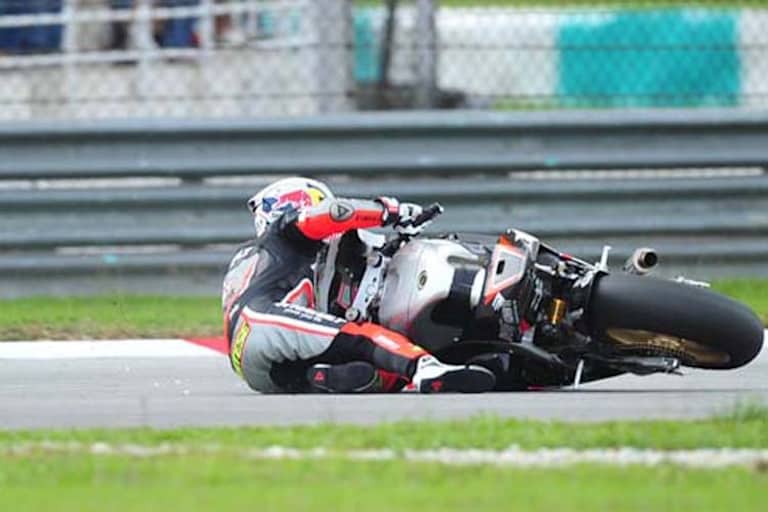 Sandro Cortese kann den Sturz nicht verhindern