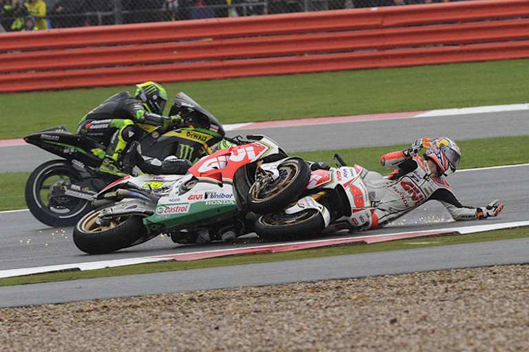 2015 räumte Jack Miller seinen damaligen Teamkollegen Cal Crutchlow in Silverstone ab