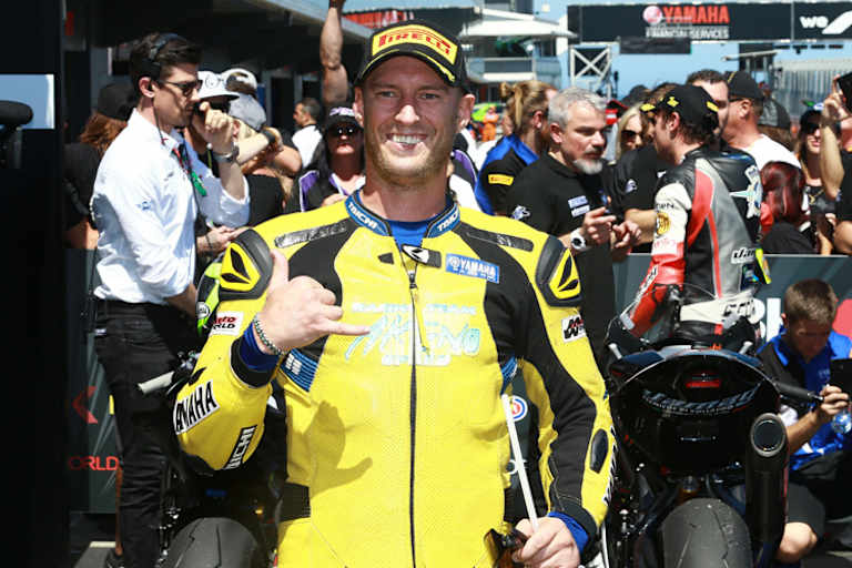 Anthony West ist verfügbar