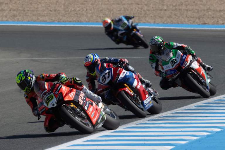 Alvaro Bautista vor Xavie Vierge, Alex Lowes und Andrea Locatelli