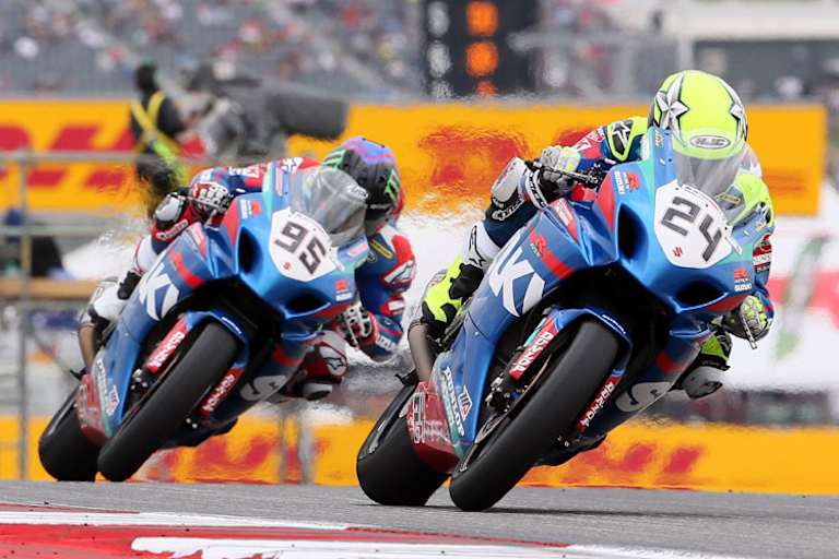 Toni Elias (24/Yoshimura Suzuki) und sein Teamkollege Roger Lee Hayden (95)