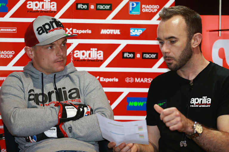 Rookies Sam Lowes in der Aprilia-Box
