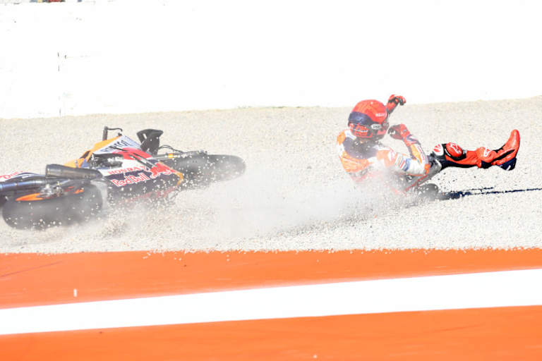 Der Ausrutscher von Marc Márquez in Kurve 2