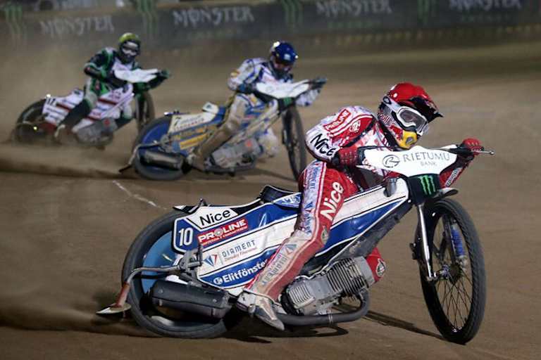 Jaroslaw Hampel (vorne) liegt derzeit auf WM-Rang 3