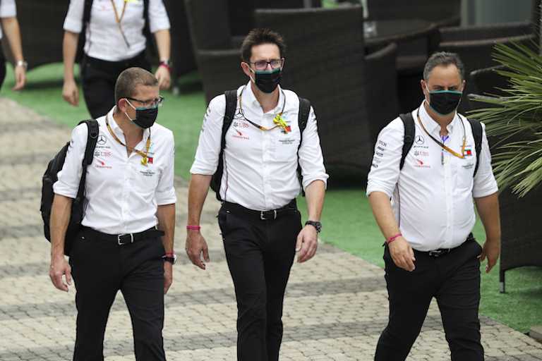 Andrew Shovlin (Mitte) 