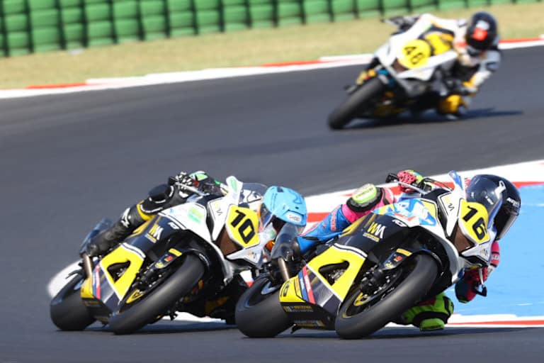 Lucy Michel vor Ran Yochay