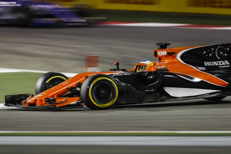 Wer ist das? Michael Kors oder Richard Mille? Nein – es ist Fernando Alonso