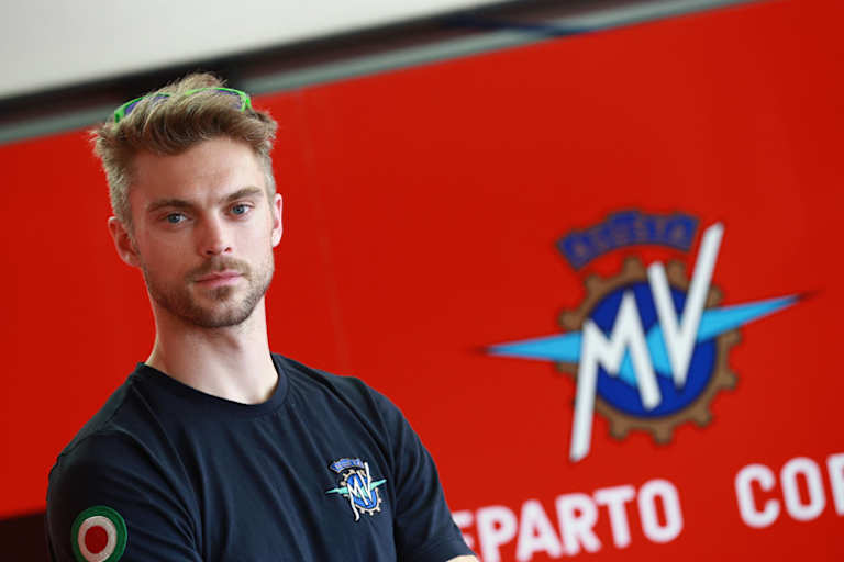 Leon Camier, Werksfahrer von MV Agusta