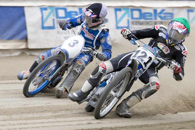 Markus Reiterberger (121) im Kampf mit Fabien Neid