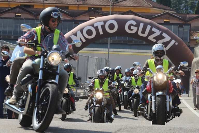 Volles Programm mit Musik, Werkführungen, Museum, Probefahrten, Talkshows, Ausflüge, Probefahrten und italienische Küche