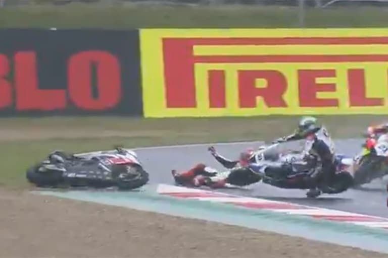 Für Sykes und Laverty war das erste Rennen in der ersten Kurve vorbei