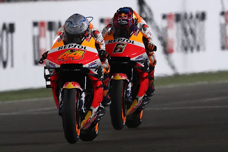 Pol Espargaro vor Stefan Bradl
