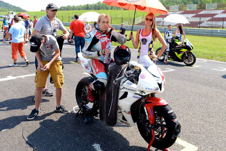 Sabine Holbrook: Startvorbereitungen in Most