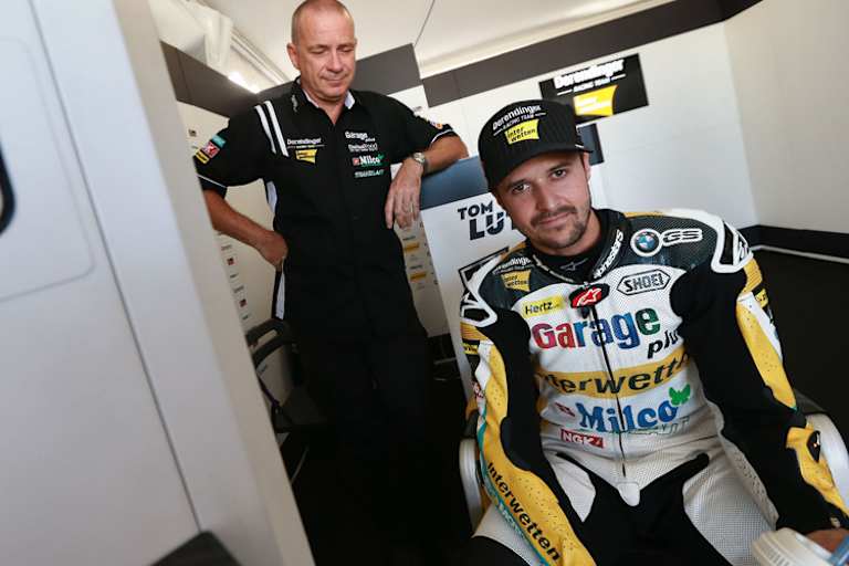 Tom Lüthi, im Hintergrund sein bisheriger Crew-Chief Alfred Willeke