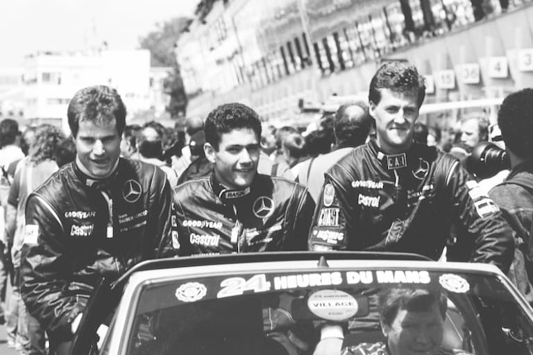 Abenteuer 24 Stunden von Le Mans: Neuzugang Fritz Kreutzpointer (links) mit Teamkollegen Wendlinger und Schumacher bei der Präsentation