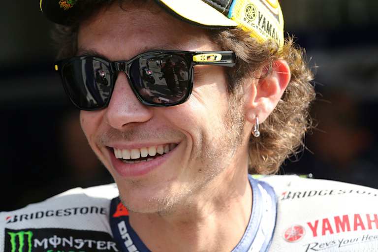 Valentino Rossi ist sich nicht sicher, ob er sich freuen oder ärgern soll
