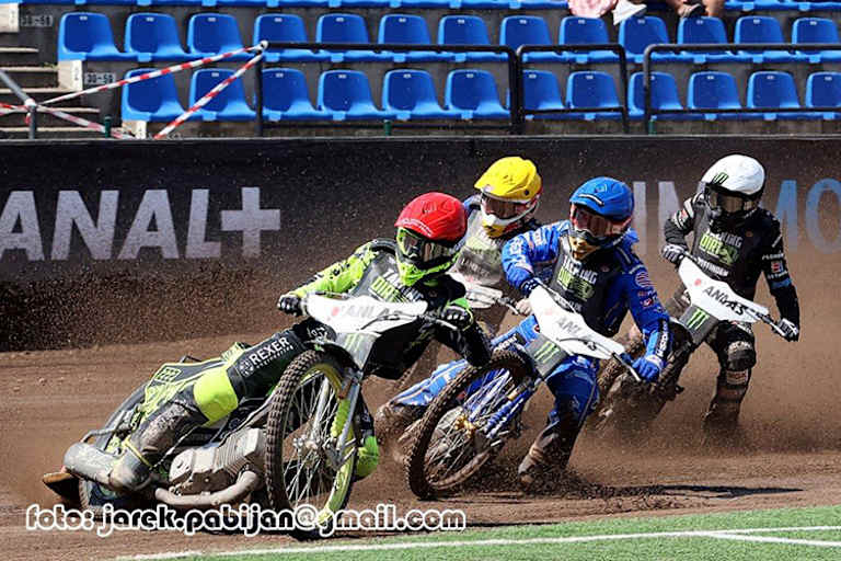 Weltmeister Artem Laguta vor Vize Bartosz Zmarzlik