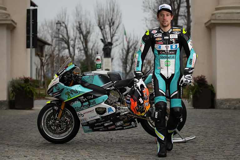 Philipp Öttl mit seiner Ducati Panigale V4R